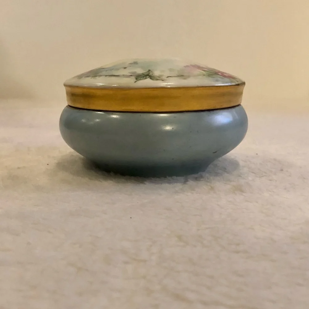 Porcelain Floral Patterned Hair Receiver EUC